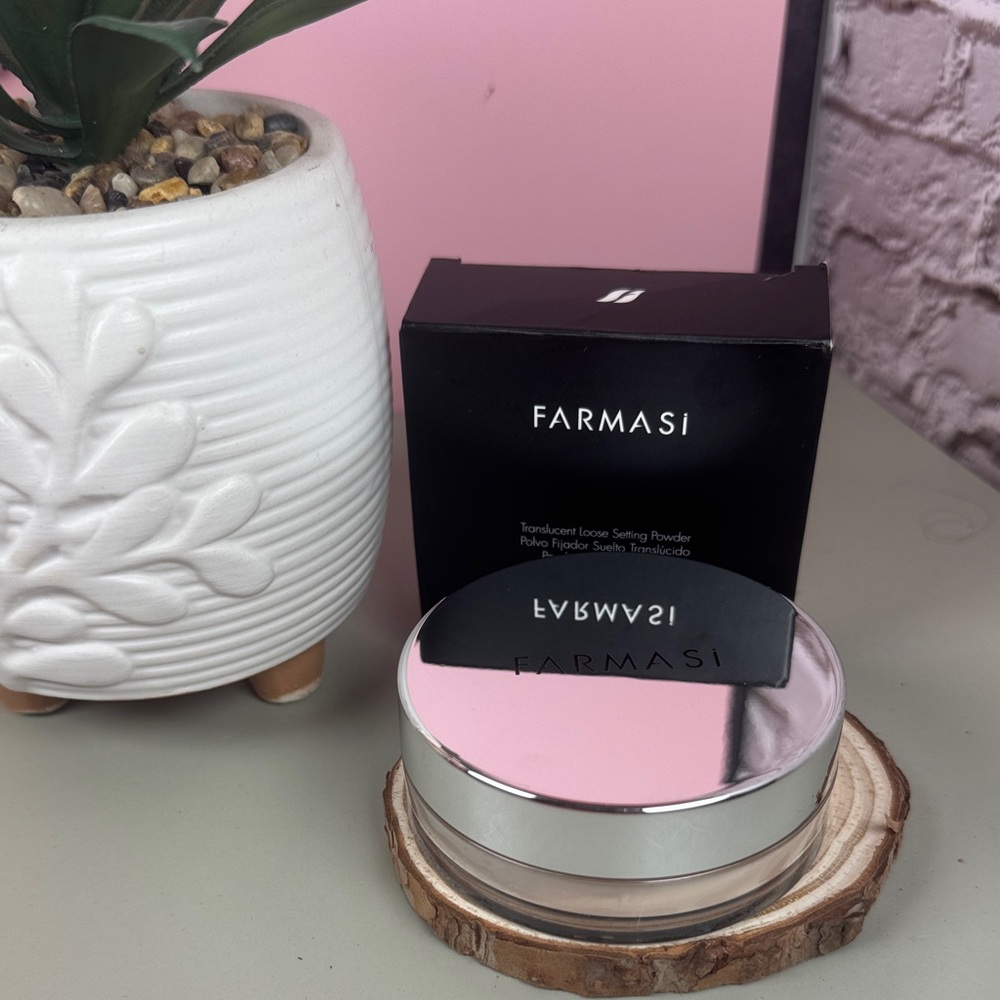 Farmasi Loose Setting Powder with Silver Lid